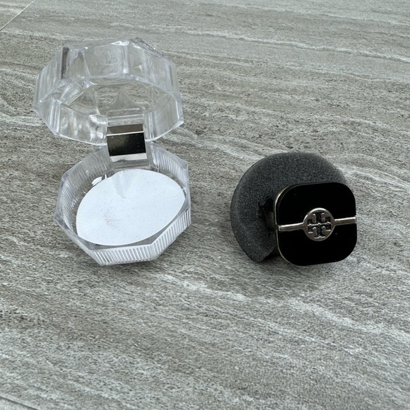 Tory Burch Logo Flat Costume Ring Size 6.5 - Picture 5 of 6